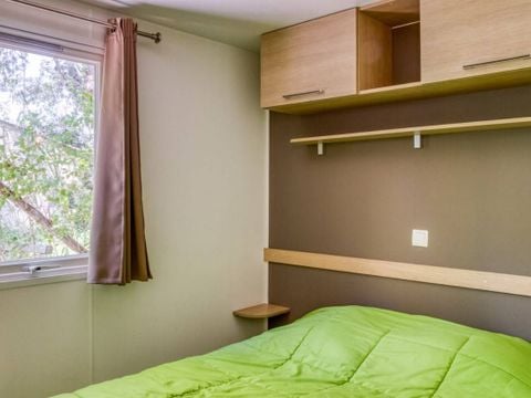 Mobilhome 6 personnes - Confort 33m² - 3 chambres - Climatisation - Terrasse semi-couverte