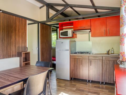 CHALET 5 personnes - Chalet Confort 25m² 2 chambres - terrasse couverte - climatisation 5 pers
