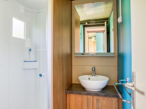 CHALET 5 personnes - Chalet Confort 25m² 2 chambres - terrasse couverte - climatisation 5 pers