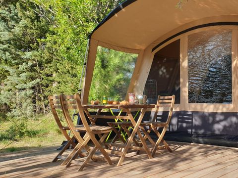 TENTE TOILE ET BOIS 4 personnes - Tente prêt à camper 28 m² - terrasse semi-couverte - sans sanitaire