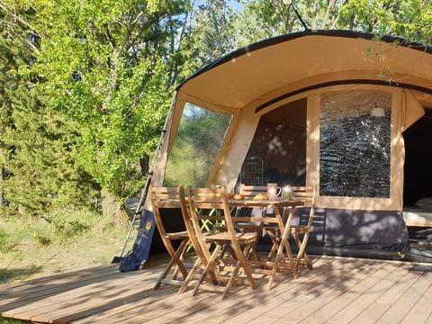 TENTE TOILE ET BOIS 4 personnes - Tente prêt à camper 28 m² - terrasse semi-couverte - sans sanitaire