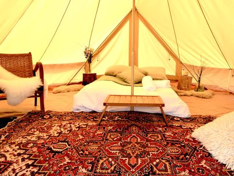 HÉBERGEMENT INSOLITE 2 personnes - GRAND TIPI GLAMPING PMR