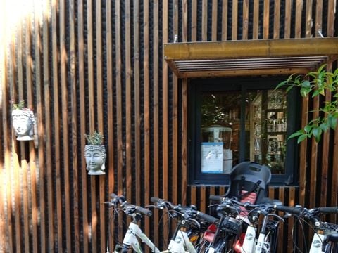 CHALET 2 personnes - Cabane perchée source - sans douche - avec wc et cuisine