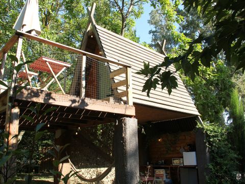 CHALET 2 personnes - Cabane perchée source - sans douche - avec wc et cuisine