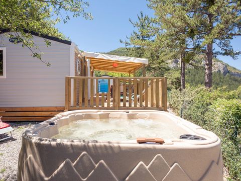 MOBILHOME 6 personnes - Espace Luxe Confort 32m² - Jacuzzi - Climatisation - TV