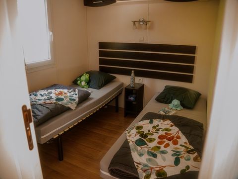 Mobilhome 1/6 personnes - Orchidée Grand Confort 35m² - 2 chambres - Terrasse couverte - CLIM - TV - Lave-vaisselle