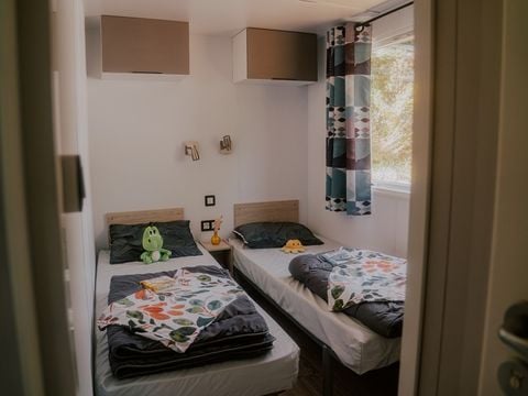 Mobilhome 2/4 personnes - Louisiane Confort 26 m² - 2 chambres - Terrasse couverte - TV