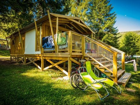 HÉBERGEMENT INSOLITE 7 personnes - Cabane Lodge Premium sur pilotis 32m² - 2 chambres (avec sanitaires) + terrasse + TV 4/7 pers.