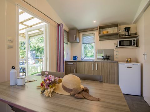 MOBILHOME 3 personnes - Mobil-home Astria Standard 16 m² - 1 chambre + terrasse couverte + TV 2/3 pers