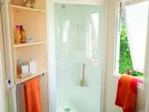 Mobilhome 4/6 personnes - Mercure Confort 28m² - 2 chambres - Terrasse couverte