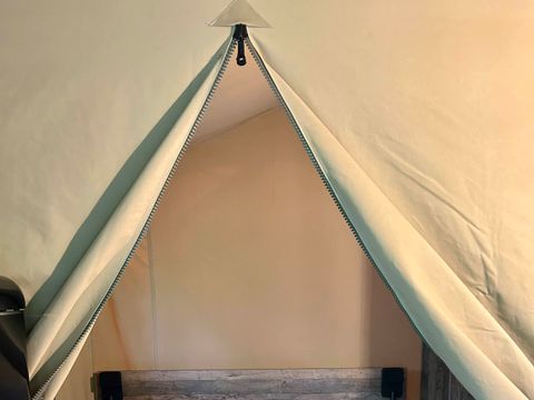 TENTE TOILE ET BOIS 5 personnes - Lodge Kenya Evasion Confort 34m² - 2 chambres 2/5 personnes (avec sanitaires) + Terrasse 5 pers.
