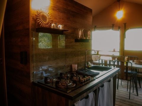 Tente en toile et en bois 2/5 personnes - Lodge Kenya Evasion Confort 34m² - 2 chambres - Avec sanitaires - Terrasse