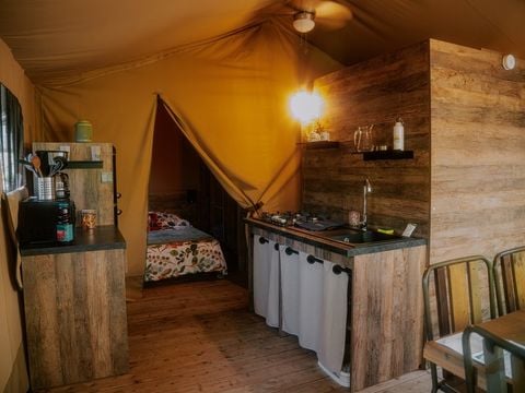 Tente en toile et en bois 2/5 personnes - Lodge Kenya Evasion Confort 34m² - 2 chambres - Avec sanitaires - Terrasse
