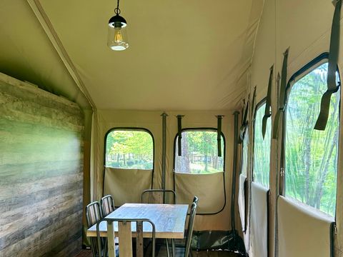 TENTE TOILE ET BOIS 5 personnes - Lodge Kenya Evasion Confort 34m² - 2 chambres 2/5 personnes (avec sanitaires) + Terrasse