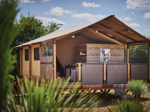 TENTE TOILE ET BOIS 5 personnes - Lodge Kenya Evasion Confort 34m² - 2 chambres 2/5 personnes (avec sanitaires) + Terrasse 5 pers.