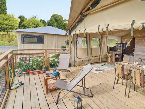 TENTE TOILE ET BOIS 5 personnes - Lodge Kenya Evasion Confort 34m² - 2 chambres 2/5 personnes (avec sanitaires) + Terrasse 5 pers.