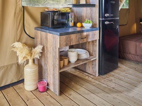 TENTE TOILE ET BOIS 5 personnes - Lodge Kenya Evasion Confort 34m² - 2 chambres 2/5 personnes (avec sanitaires) + Terrasse