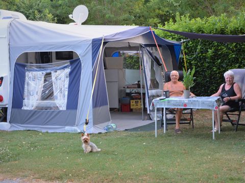Emplacement - Camping (Tente + véhicule)