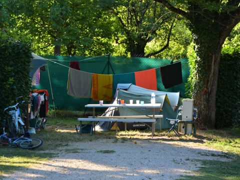 Emplacement - Camping (Tente + véhicule)