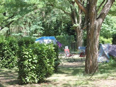 Emplacement - Camping (Tente + véhicule)