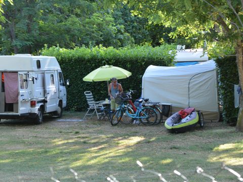 Emplacement - Camping (Tente + véhicule)