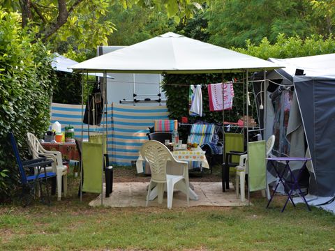 Emplacement - Camping (Tente + véhicule)