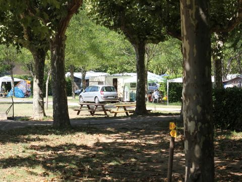 Emplacement - Camping (Tente + véhicule)