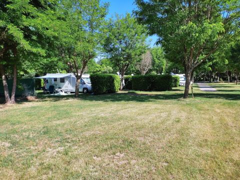 Emplacement - Camping Car-Van-Caravane