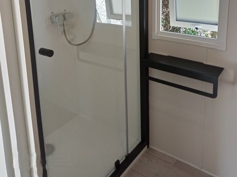 MOBILHOME 2 personnes - Charme 20m² Confort (1ch - 2pers.) + Clim + Terrasse non-couverte