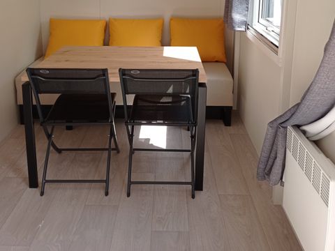 MOBILHOME 2 personnes - Charme 20m² Confort (1ch - 2pers.) + Clim + Terrasse non-couverte