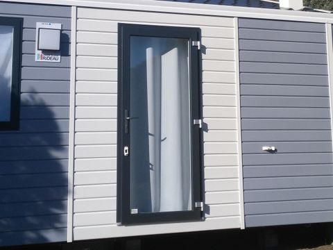 MOBILHOME 2 personnes - Charme 20m² Confort (1ch - 2pers.) + Clim + Terrasse non-couverte