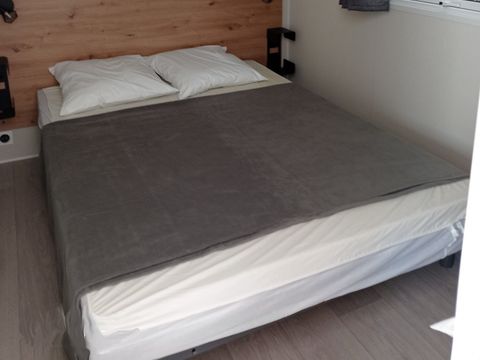 MOBILHOME 2 personnes - Charme 20m² Confort (1ch - 2pers.) + Clim + Terrasse non-couverte