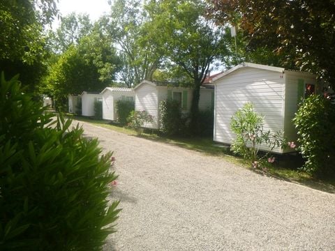 MOBILHOME 4 personnes - 24m² Standard (2ch - 4pers.) + Paillotte extérieure