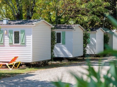 MOBILHOME 4 personnes - 24m² Standard (2ch - 4pers.) + Paillotte extérieure