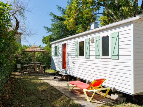 MOBILHOME 4 personnes - 24m² Standard (2ch - 4pers.) + Paillotte extérieure