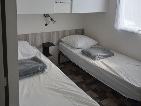 MOBILHOME 7 personnes - 30m² Confort (2ch - 5/7pers.) + Clim + Terrasse couverte