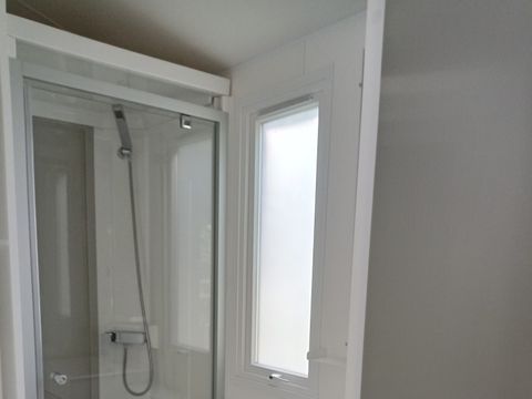 MOBILHOME 7 personnes - 30m² Confort (2ch - 5/7pers.) + Clim + Terrasse couverte - Dimanche