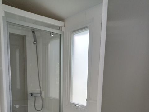 MOBILHOME 7 personnes - 30m² Confort (2ch - 5/7pers.) + Clim + Terrasse couverte - Dimanche