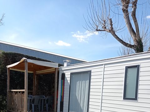 Mobilhome 7 personnes - Family 32m² Premium (3ch - 7pers.) + Clim + LV + Terrasse couverte