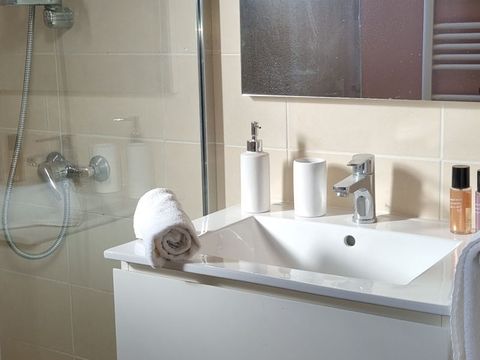 GÎTE 5 personnes - Cottage LA GARIOTTE - 5 personnes - 2 chambres - Climatisé - Télévision - Lave-vaisselle - S