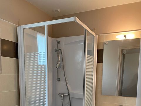 BUNGALOW 5 personnes - Cottage LA GARIOTTE - 5 personnes - 2 chambres - Climatisé - Télévision - Lave-vaisselle - S