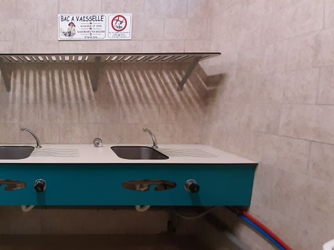 Emplacement - Emplacement - Forfait 1 ou 2 pers. Branchement élect. 6A inclus