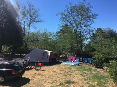 Emplacement - Exclusive Emplacement 136-180m² : voiture + tente/caravane ou camping-car + électricité 1 pers.