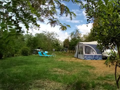 Emplacement - Exclusive Emplacement 136-180m² : voiture + tente/caravane ou camping-car + électricité 1 pers.