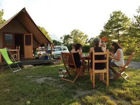 TENTE TOILE ET BOIS 5 personnes - Cabane Lauzerot Premium avec sanitaires