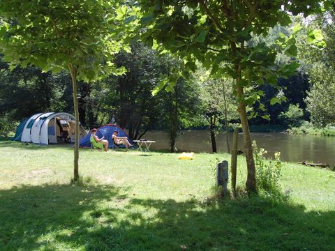 Camping De Coursavy - Camping Cantal