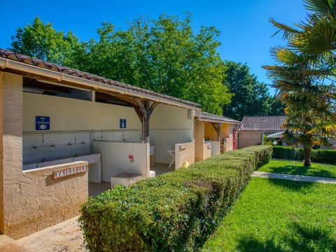 Flower Camping les Nauves - Camping Dordogna