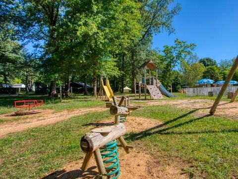 Flower Camping les Nauves - Camping Dordogna