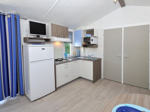 MOBILHOME 6 personnes - CONFORT 33m² - 3 chambres + terrasse couverte + TV