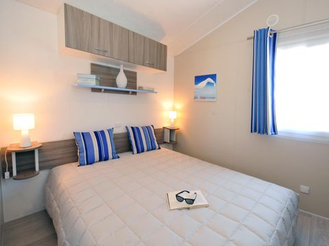 MOBILHOME 6 personnes - CONFORT 33m² - 3 chambres + terrasse couverte + TV